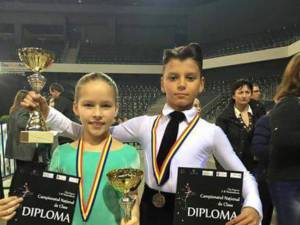 Fabian Doroftei şi Karolina Longher, de la clubul de dans sportiv sucevean Bucovina Dance Studio, au obţinut medalia de bronz