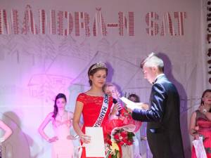 Titlul „Miss mândră-n sat” a fost câştigat de Diana Dumitriţa Roman