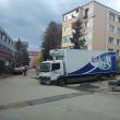 Un camion s-a afundat în şanţurile săpate pe o stradă din Suceava