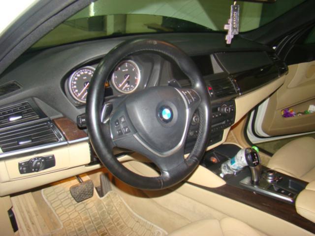 Autoturismul marca BMW X6, în valoare de 130.000 de euro, cu care aceasta se întorcea de la un concert susţinut la Cernăuţi figura ca furat din Olanda