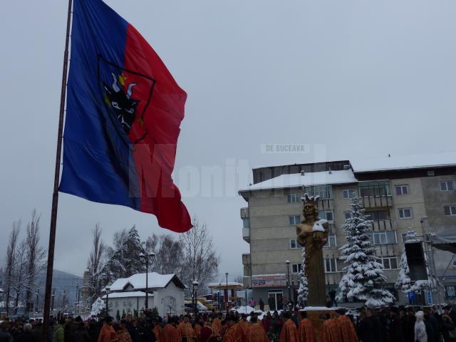 La Gura Humorului a fost arborat steagul Bucovinei şi s-a dezvelit statuia lui Ştefan cel Mare