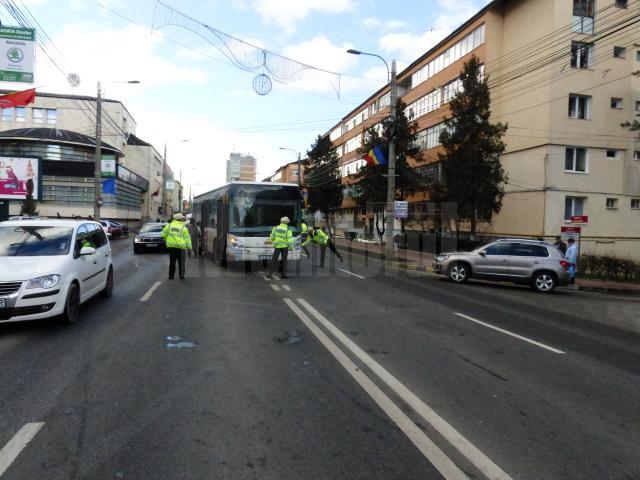 Mai mulţi călători dintr-un autobuz, duşi la spital după ce şoferul a evitat un accident
