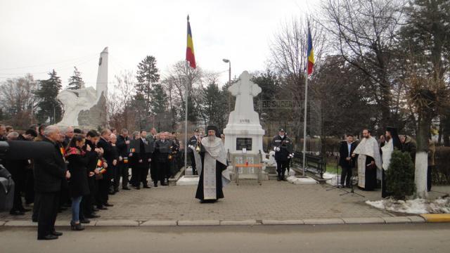 Festivităţile organizate cu prilejul Zilei Naţionale a României, la Monumentul Eroilor  din Rădăuţi