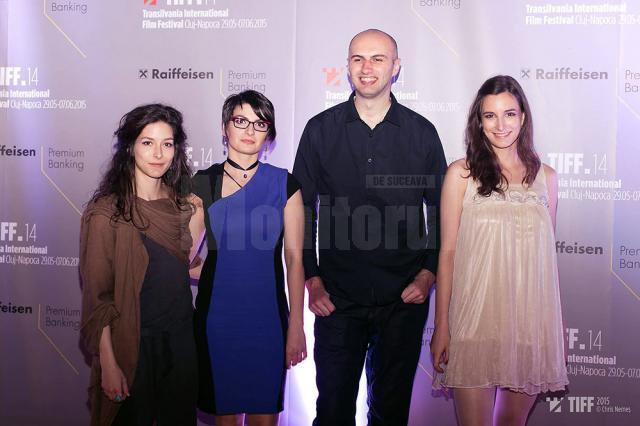 Adrian Ţofei şi actriţele din filmul câştigător al marelui premiu de la Sidney