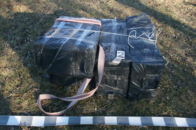 Țigări de 16.000 de euro confiscate de poliţiştii de frontieră la Vicovu de Sus