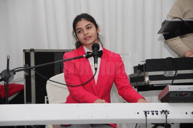 Diana Căldăraru, adolescenta din Gura Humorului care a vrăjit o ţară întreagă cu vocea ei, finalistă la „Românii au talent”, a cântat la Gala „Top 10 Suceveni”