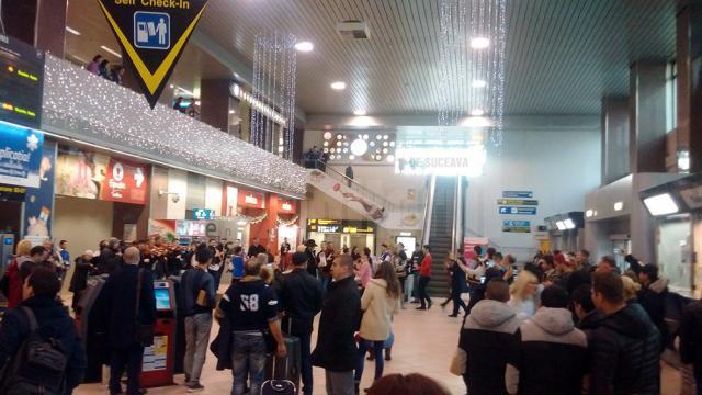 Consiliul Judeţean Suceava şi Ansamblul ”Ciprian Porumbescu” au organizat, ieri, un flashmob pe Aeroportul Internaţional ”Henri Coandă” Otopeni