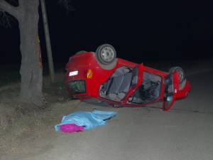Un bărbat mort şi un copil în stare gravă, după un accident rutier