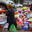 Peste trei tone şi jumătate de hrană, conserve, medicamente şi pături au fost donate adăpostului de câini din lunca Sucevei