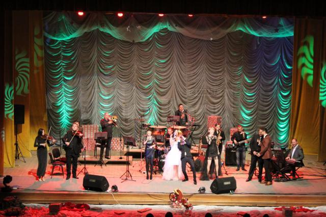 Concert de Crăciun oferit sucevenilor de artiştii Mirel Manea, Vlad Miriţă şi Viorica Macovei