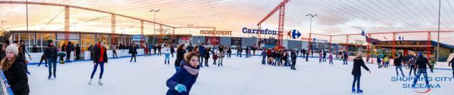 Distracție pe gheață, la patinoarul din parcarea Shopping City Suceava