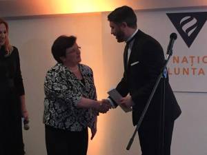 Profesoara Daniela-Luminița Ceredeev a obţinut Premiul „Coordonatorul de voluntari” al anului 2015