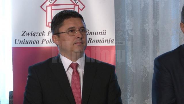 De mai bine de 13 ani, Ghervazen Longher, preşedinte al Uniunii Polonezilor din România, a fost ales deputat în Parlamentul României, ca reprezentant al minorităţii poloneze