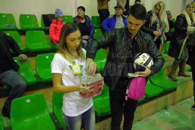 Bogdan Prichici a cumpărat mingea cu autografele jucătorilor de la Rapid București cu 300 de lei