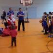 Copiii și părinţii au jucat baschet la Cupa Moș Crăciun