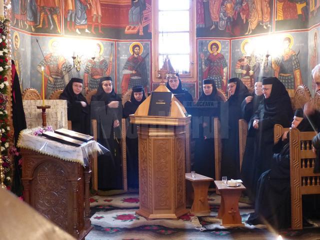 Ca în fiecare an, pe 18 decembrie, de Sfântul Cuvios Daniil Sihastrul, este hram la Mănăstirea Voroneţ