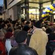 Sute de oameni au venit de la prima oră pentru a fi printre primii cumpărători