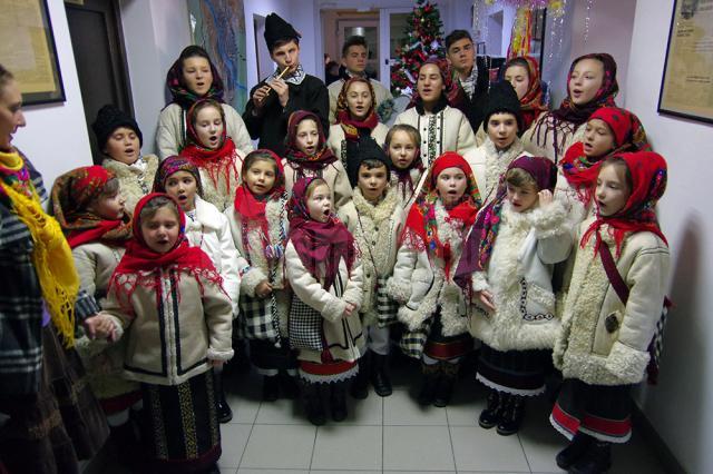 Grupul „Balada Bucovinei”, în vestimentaţie bucovineană