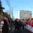 Mii de oameni au ieşit din case pentru a admira parada datinilor de Anul Nou