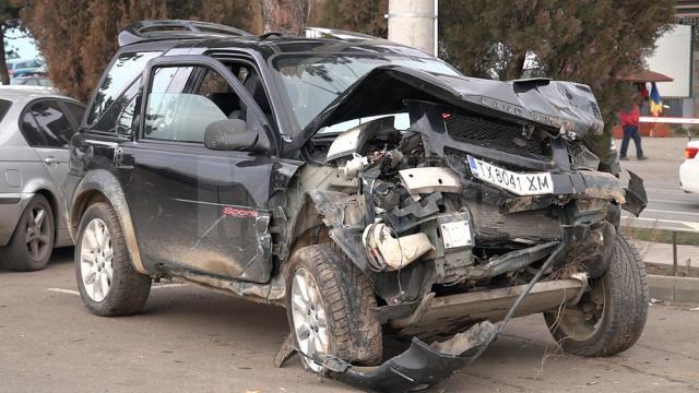 Autoturismul marca Land Rover Freelander cu care Adina Gabriela Prisăcariu a fost implicată în ultimul accident