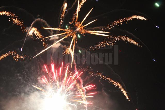 Fascinant spectacol de artificii la “Revelionul în aer liber”organizat de Primăria Suceava