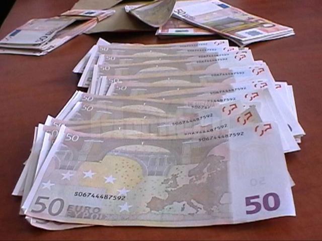 Un bărbat a fost surprins în flagrant în timp ce încerca să mituiască un poliţist cu 1.000 de euro