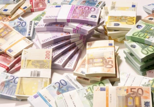 10.100 de persoane care au de plătit amenzi în sumă totală de peste 2,44 de milioane de euro