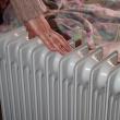 Caloriferele electrice s-au dovedit salvarea multor locatari, care suplinesc astfel deficitul de căldură din locuinţe