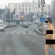 Dezbrăcată complet, o femeie a mers ieri pe străzile Sucevei, în plină zi