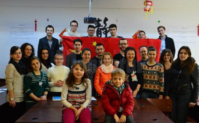 Zeci de suceveni, de la elevi la pensionari, învaţă limba chineză la Universitatea din Suceava