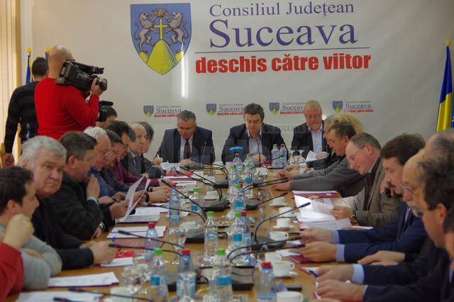 Consiliul Judeţean Suceava a votat, ieri, la cea de-a doua întrunire în şedinţă extraordinară, repartizarea sumelor pentru echilibrarea bugetelor locale