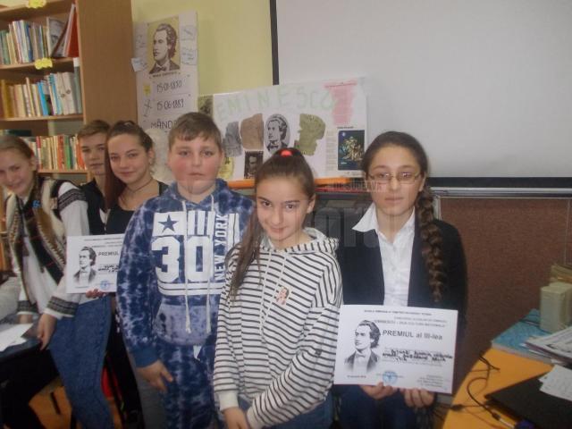 Elevii şcolii din Şcheia l-au omagiat pe Mihai Eminescu
