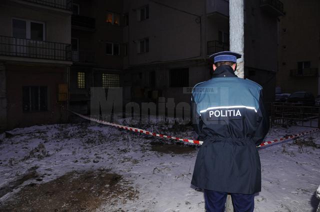 Un angajat al Tribunalului Suceava s-a prăbuşit în gol de la etajul şapte al blocului în care locuia
