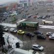 Virajul la stânga spre Shopping City Suceava, de pe Calea Unirii, a devenit din nou posibil, odată cu repornirea semaforului din intersecţie şi îndepărtarea balizelor de plastic
