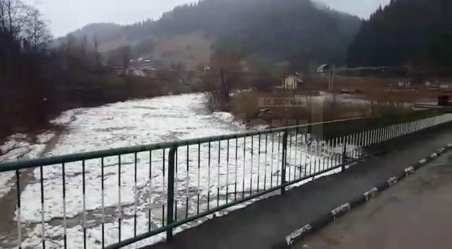 Râurile din judeţ, monitorizate din cauza pericolului de inundaţii ce pot apărea după încălzirea vremii