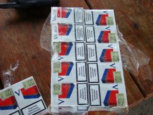 O femeie de 51 de ani comercializa 53 pachete de ţigări de provenienţă ucraineană