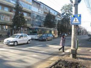 Acţiune de control a Poliţiei Rutiere la trecerile de pietoni din Suceava