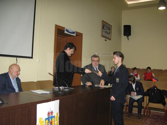 Elevi suceveni premiaţi la concursul interjudeţean „Mate && Info”