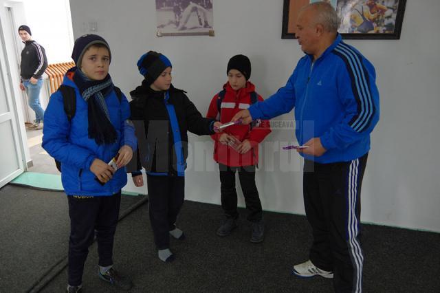 După fiecare antrenament, Ştefan Rusu îi premiază pe sportivii săi cu dulciuri