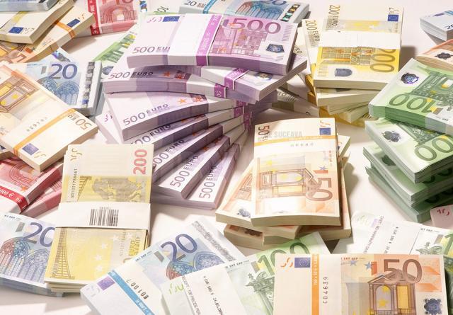 Restanţele pe care sucevenii le au la creditele în lei şi valută contractate la bănci au scăzut pe parcursul anului cu nu mai puţin de 19 milioane de euro
