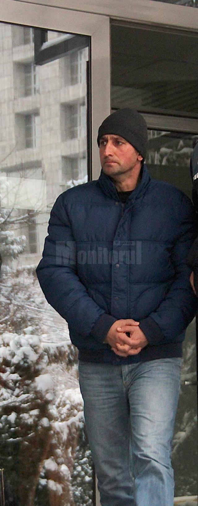 Gheorghiţă Drăgoi, agent de poliţie în cadrul Poliţiei municipiului Câmpulung Moldovenesc – Compartimentul Rutier, a fost trimis în judecată pentru comiterea a opt infracţiuni
