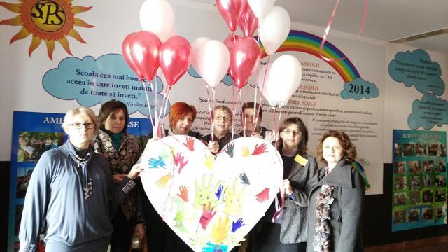 Desene şi postere cu mesaje antiviolenţă, la Şcoala Profesională Specială din Câmpulung Moldovenesc