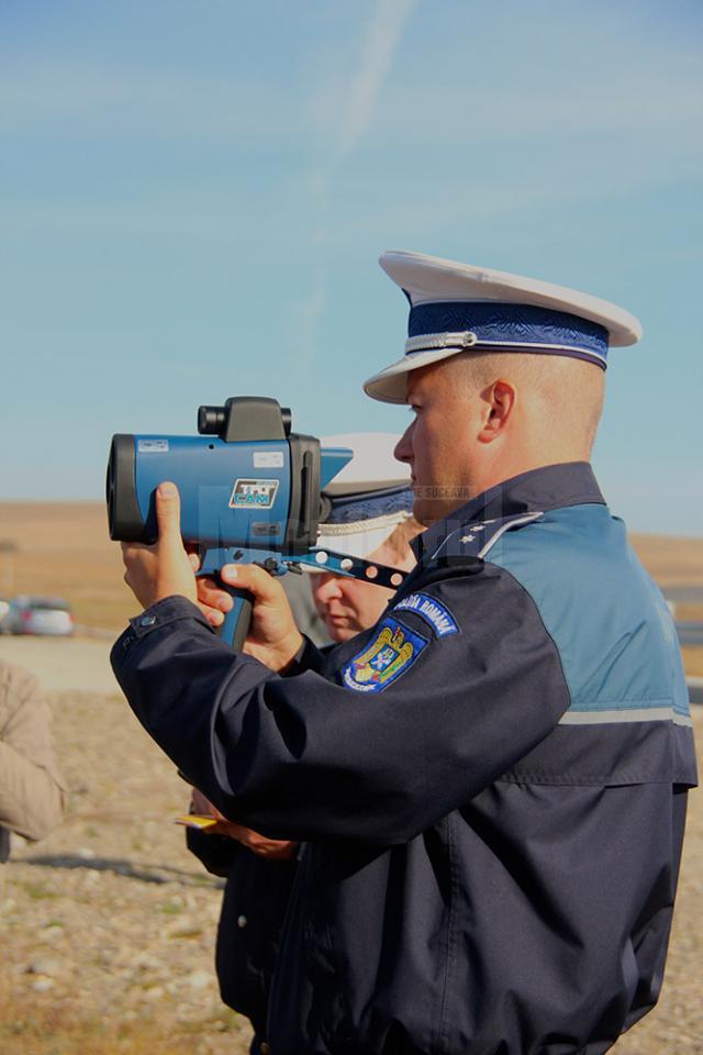 Un „pistol” radar cu laser, cu rază de acţiune de 1.200 de metri, acţionează pe şoselele din Suceava