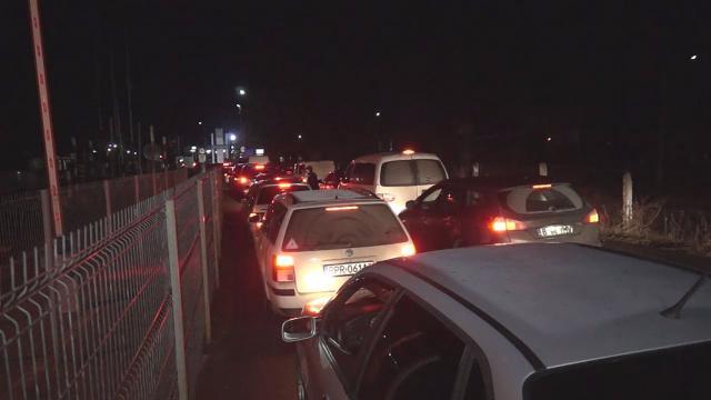 Şoferii au aşteptat în maşini ore întregi să treacă graniţa