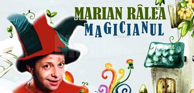 Actorul Marian Râlea „Magicianul”, pe scena suceveană, în spectacolul „Judecata poveștilor”
