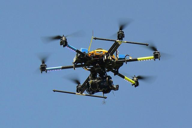 Pentru judeţul Suceava, o dronă ar fi extrem de utilă pentru a supraveghea în special zonele accidentate şi greu accesibile. Foto: prahovabusiness.ro