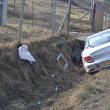 Autoturismul a părăsit banda sa şi a intrat pe contrasens într-un cap de pod