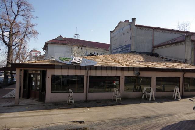 Restaurantul Del'Iri a funcţionat în acest spaţiu până la tragedia de la Colectiv, după care a fost închis pentru o renovare ce nu a mai avut loc