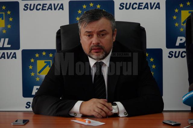 Deputatul PNL Ioan Balan a fost cel care a anunţat că se retrage din funcţia de preşedinte al Organizaţiei Municipale Suceava a PNL