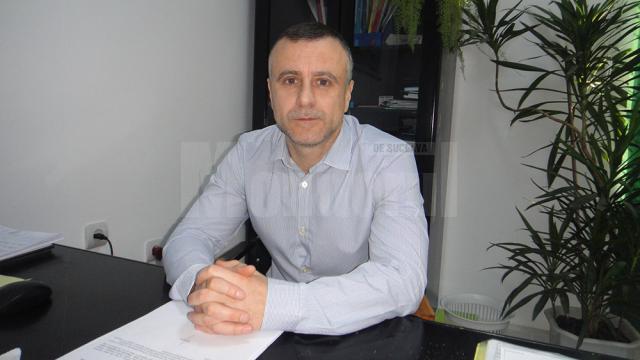 Șeful Serviciului Impozite şi Taxe din cadrul Primăriei municipiului Rădăuţi, economistul Silviu Ursescu